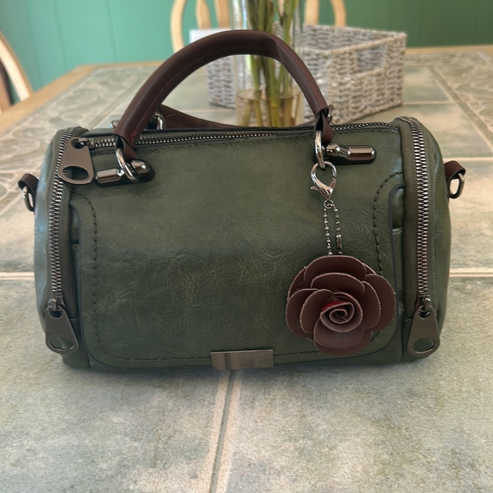 Green Crossbody bag with detachable shoulder strap.